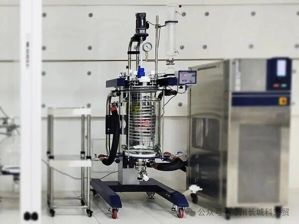 玻璃反應(yīng)釜內(nèi)冷盤管加持——直面快速放熱不慌，鎖定溫度穩(wěn)定護(hù)航