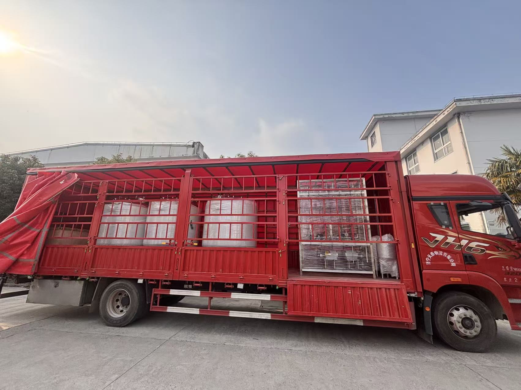 配液设备正在装货中，发往河南客户！！！